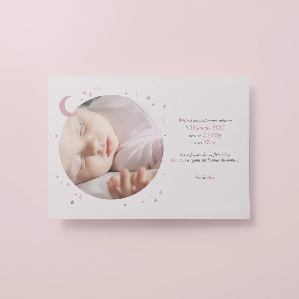 faire-part de naissance représentant d'un côté dans une bulle le bébé, et de l'autre le texte avec les informations de naissance.
